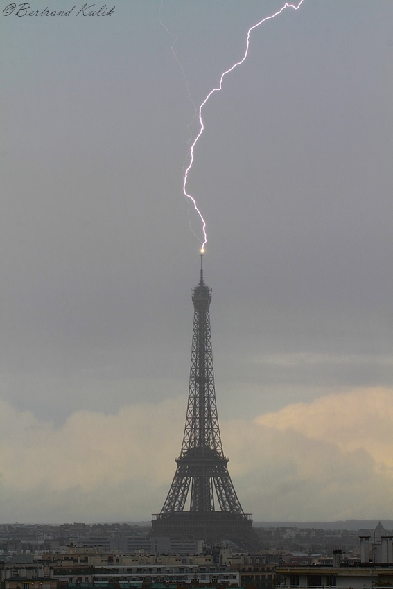 Paris Orage 8 Mai Tour Eiffel Vivre Paris