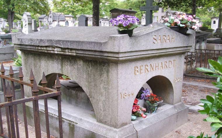 tombe Sarah Bernhardt pere lachaise