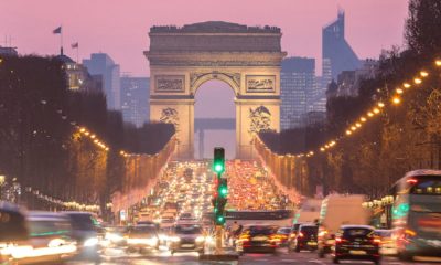 arc de triomphe champs elysees renault