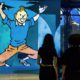 Dessin de Tintin projeté sur un mur lors de Tintin l’aventure immersive à l'Atelier des Lumières