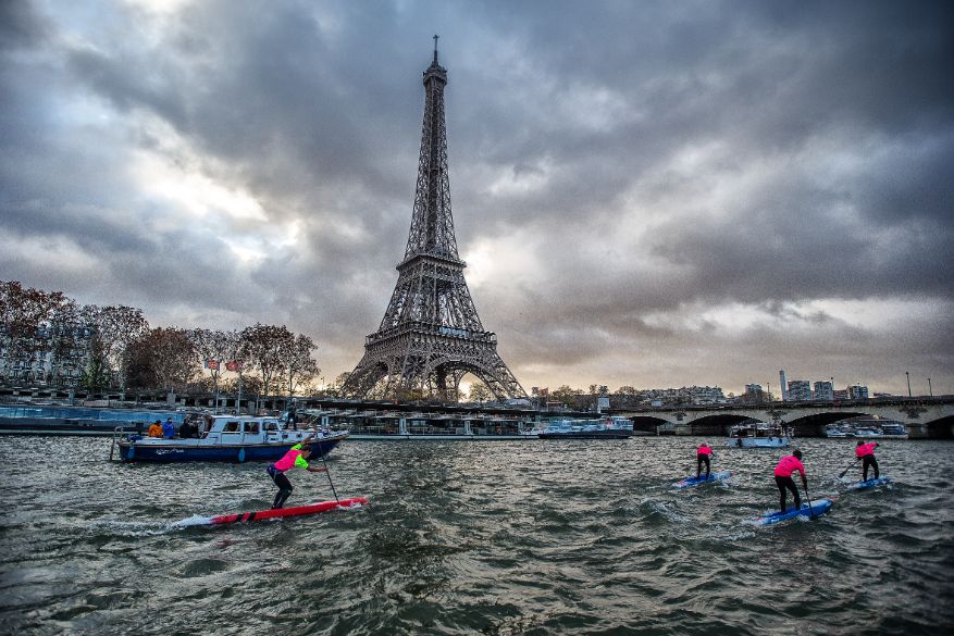 Paris accueille la plus grande course de paddle au monde