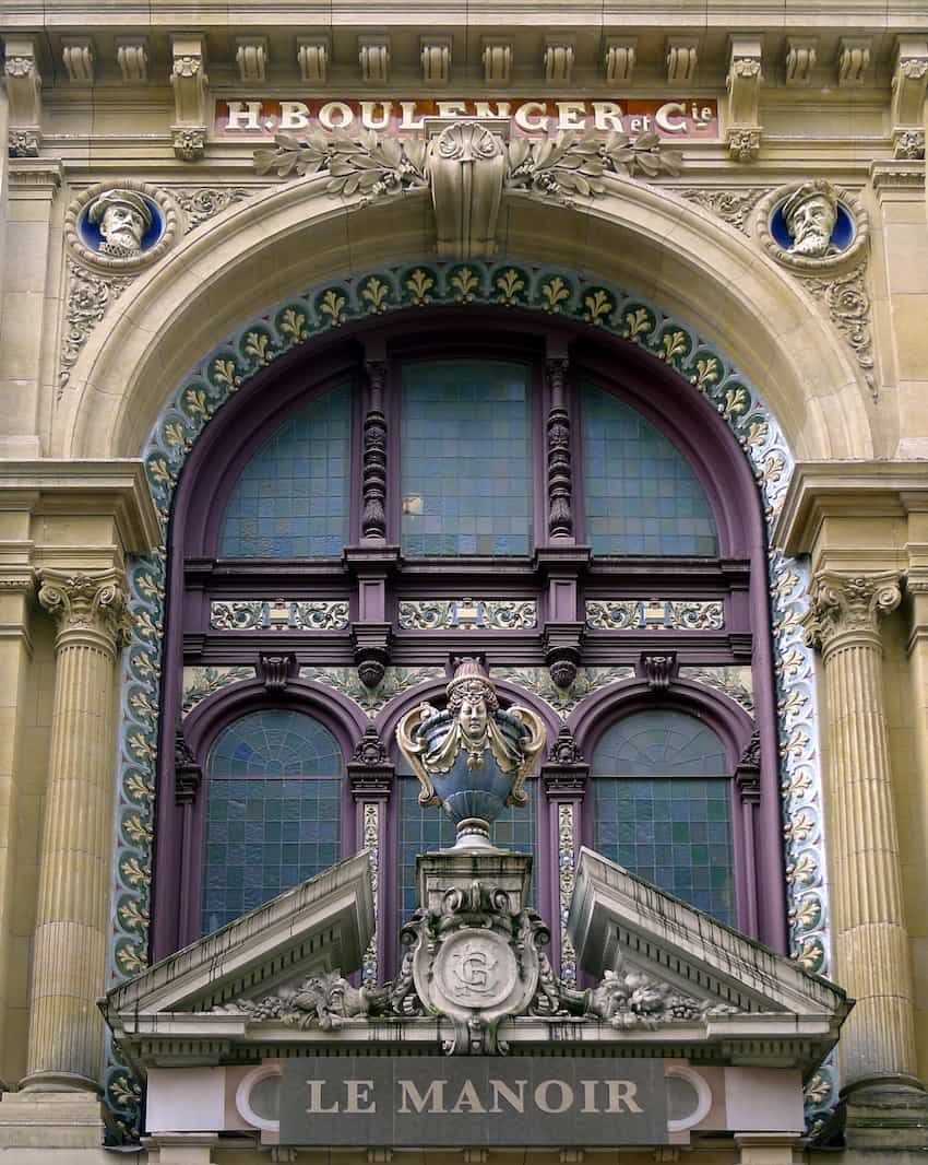 façade du manoir de paris