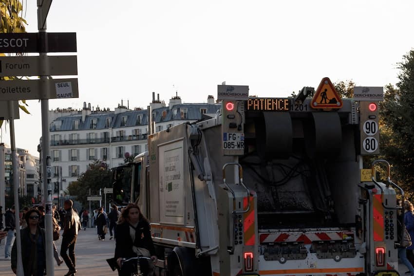 image d'illustration camion poubelle paris