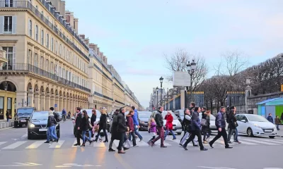 Piétons qui traversent la rue de Rivoli © Vereshchagin Dmitry