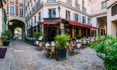 Restaurant dans le Passage du commerce Saint-André, Paris 6e © Catarina Belova
