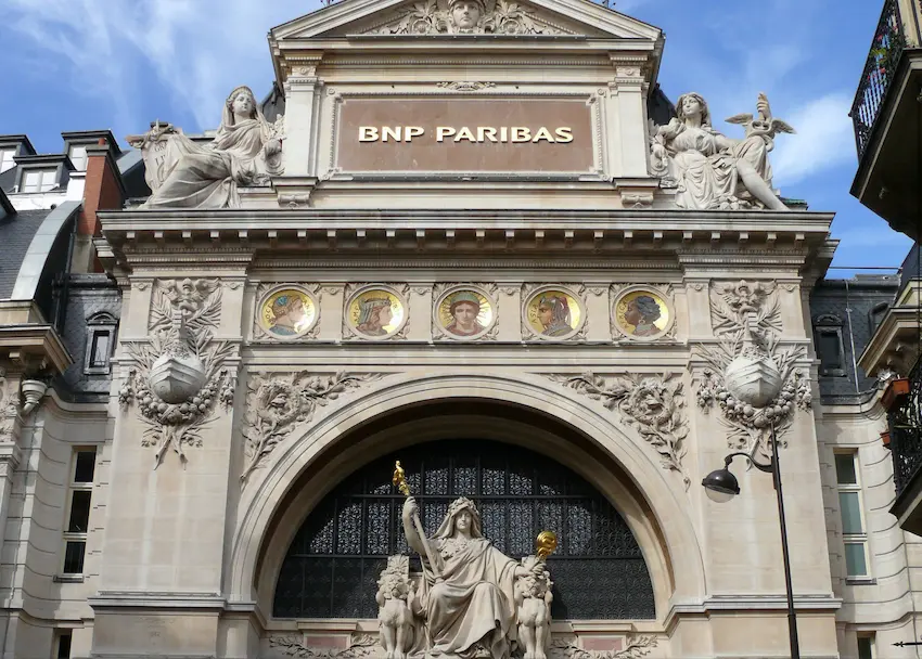 Le siège de la Banque Nationale de Paris cache un trésor… d’architecture !