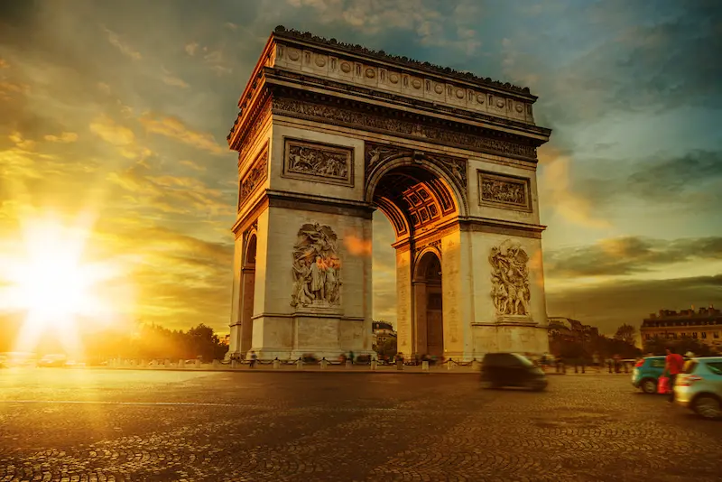 L'Arc de Triomphe : histoire et architecture d'un monument emblématique de Paris