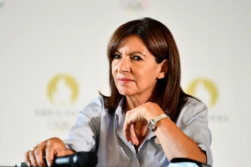 Paris PSG : pour Anne Hidalgo, l’offre d’achat du Parc des Princes est “ridicule”