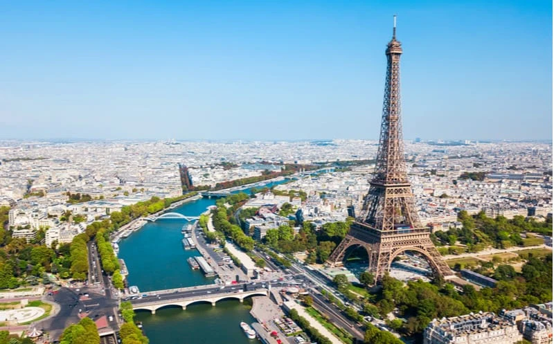 Paris : le réaménagement autour de la tour Eiffel reporté