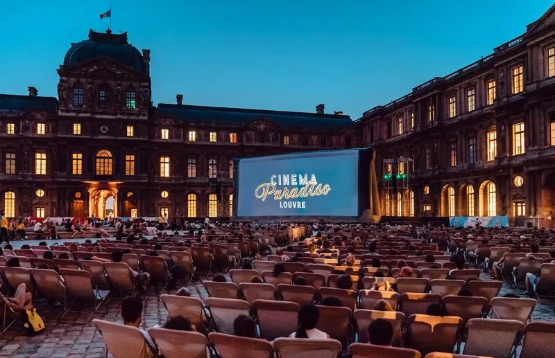 Le festival de cinéma en plein air revient au Louvre - Vivre paris