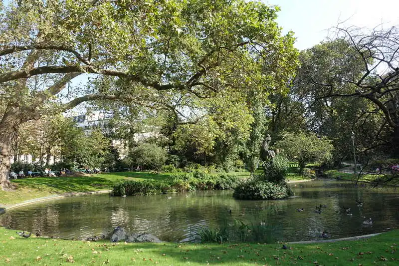 Le square des Batignolles, 160 ans d’histoire d’un jardin sublime
