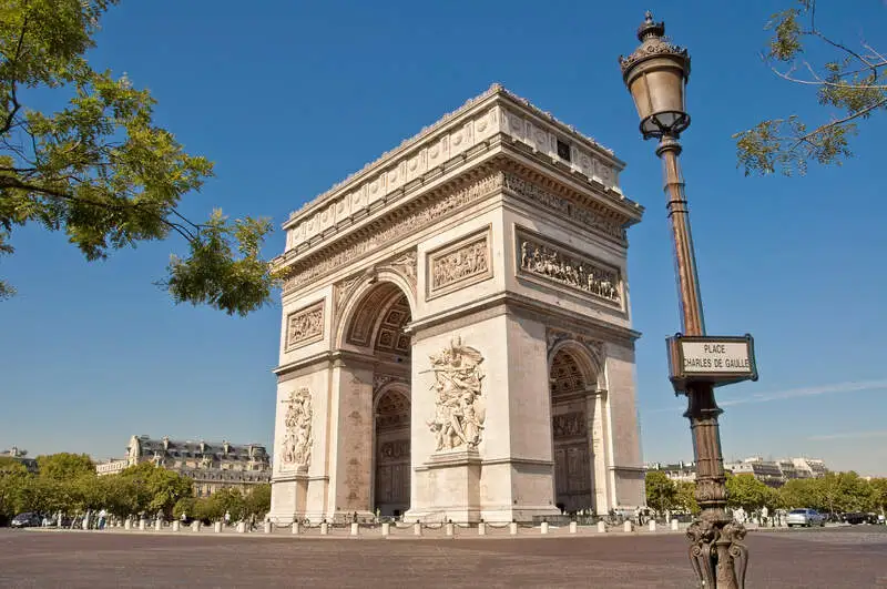 Travaux Paris : l’arc de Triomphe fait peau neuve
