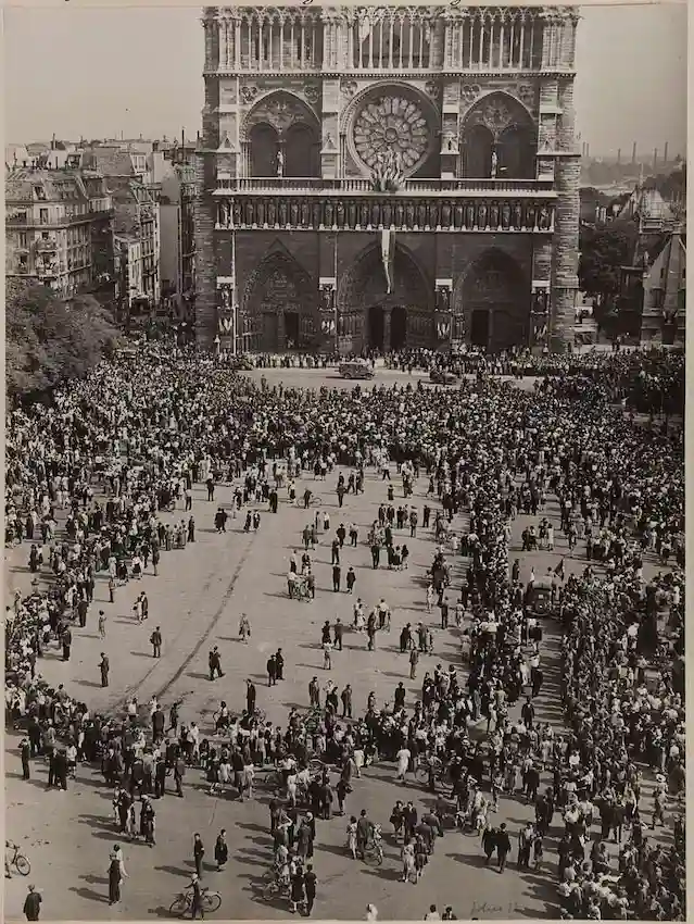 Libération de Paris devant Notre-Dame le 26 août 1944 © Paris Museum