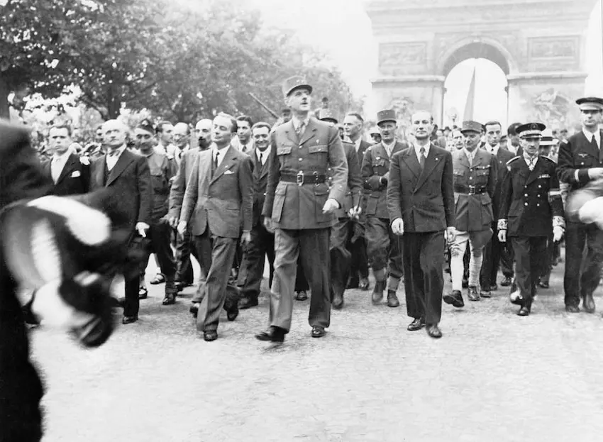 Libération de Paris sur les Champs-Elysées le 26 août 1944 © Imperial War Museums