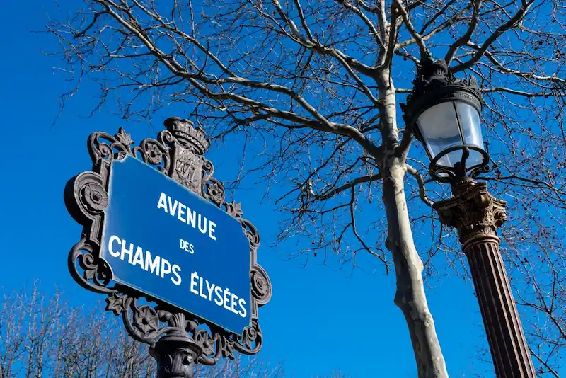 Plaque de l'avenue des Champs-Elysées à Paris © HJBC