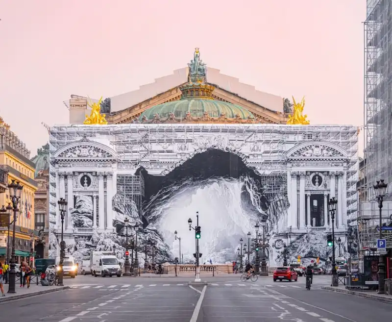 JR au Palais Garnier : quand art et histoire se rencontrent