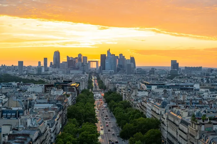 Un skypunch: un surprenant trou dans les nuages photographié à Paris