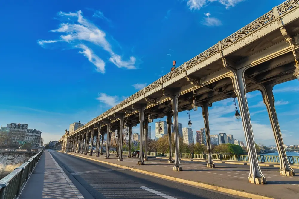 La passerelle de Bir-Hakeim : une structure menacée.. - Vivre paris